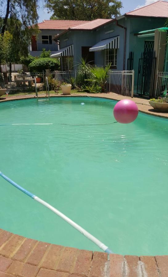 Silver Rest Guesthouse Mafikeng Exterior foto